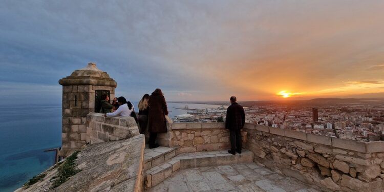 El Castillo de Santa Bárbara, la espectacular fortaleza de entrada gratuita de la ciudad de Alicante