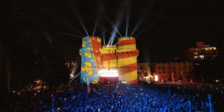 Crida Fallas 2025: un novedoso espectáculo con cantantes, acróbatas aéreos y danza tradicional