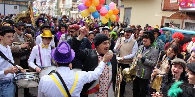 El Mardi Gras vuelve al Cabanyal con una gran fiesta carnavalesca a ritmo de jazz y disfraces
