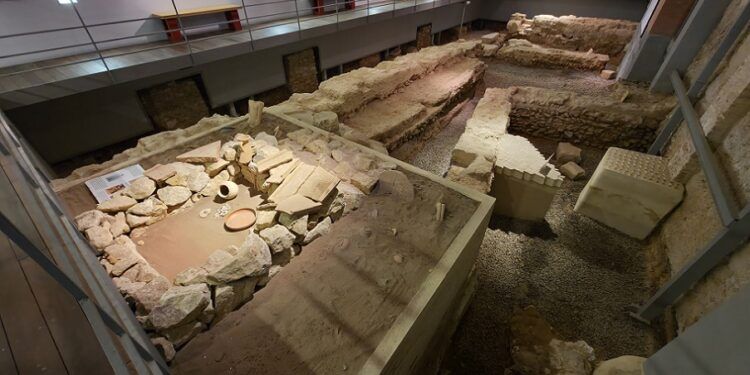 Silla oculta un museo gratuito, asentado sobre una villa romana, que cuenta con una torre árabe