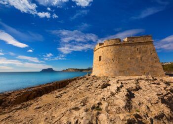La Ruta Geológica de Moraira, un recorrido para apreciar arrecifes, acantilados, dunas fósiles y fallas