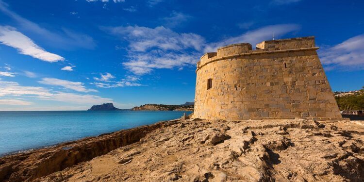 La Ruta Geológica de Moraira, un recorrido para apreciar arrecifes, acantilados, dunas fósiles y fallas