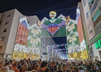 Calles Iluminadas Fallas 2025: categorías del concurso, visitas del jurado y encendido de luces