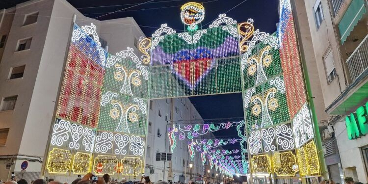 Calles Iluminadas Fallas 2025: categorías del concurso, visitas del jurado y encendido de luces