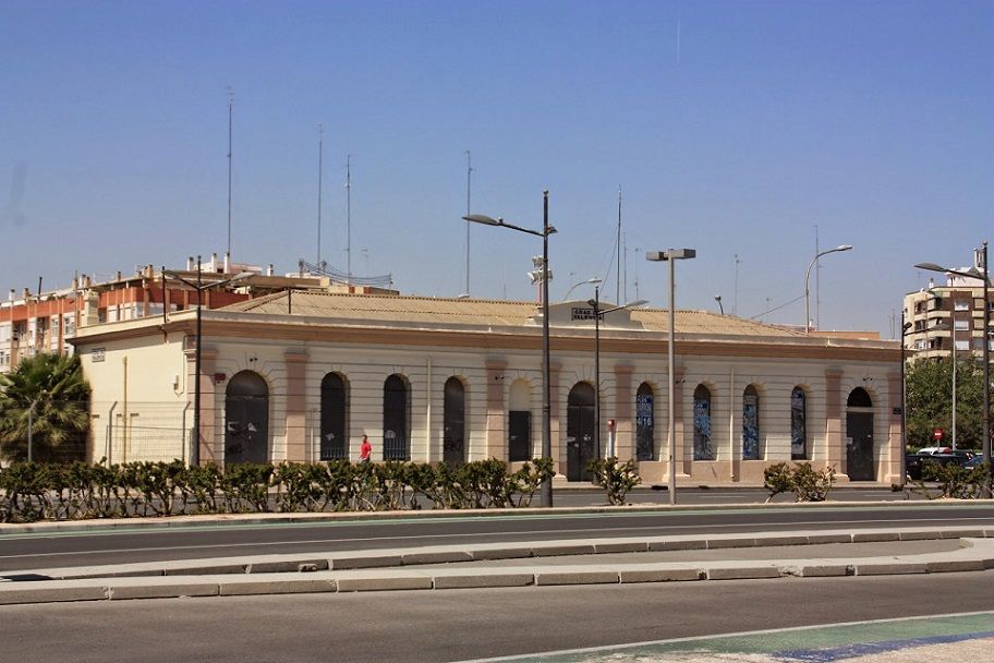 Valencia firma la cesión para transformar la antigua estación del Grao en un espacio cultural