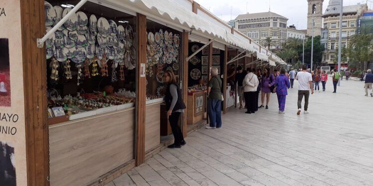 El mercado de la Escuraeta regresa a la plaza de la Reina de Valencia