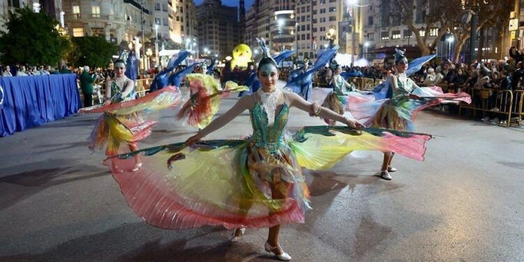 La Cabalgata del Ninot recorrerá este domingo el centro de Valencia con miles de falleros