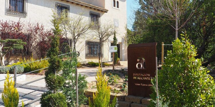 Así es la Casa Tápena de Onil, uno de los espacios naturales más bonitos de la Costa Blanca