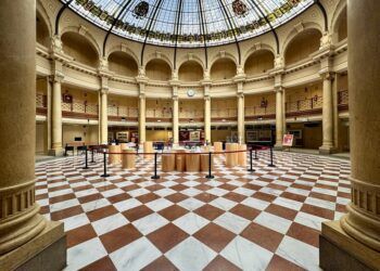 El Palacio de Comunicaciones de Valencia abre sus puertas para mostrar la artesanía valenciana
