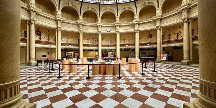 El Palacio de Comunicaciones de Valencia abre sus puertas para mostrar la artesanía valenciana