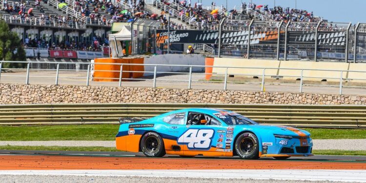 El Circuit Ricardo Tormo acoge una nueva NASCAR, el gran festival de coches americanos