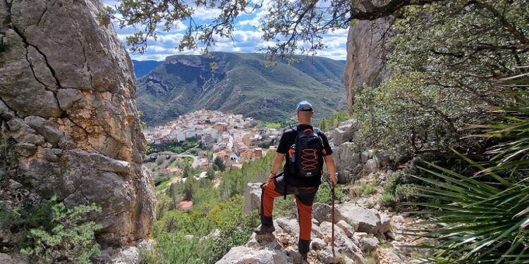 El Pico del Ave, la ruta de Dos Aguas que conduce a una emblemática cima de la Hoya de Buñol