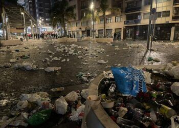 Las Fallas, al borde del colapso, hacen replantear la fiesta tras el gran incivismo y masificación