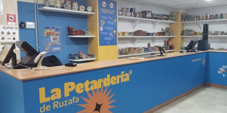 Dónde comprar petardos en Valencia, guía de tiendas con productos pirotécnicos