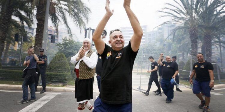 Mascletà especial de Hermanos Sirvent en Valencia para rendir homenaje a Pedro Luis Sirvent
