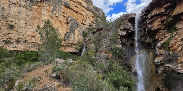 Así es la ruta senderista con cascadas y saltos de agua más bonita de la provincia de Valencia