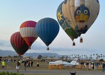 Cientos de cometas, globos aerostáticos y exhibiciones de aerovanes en el Festival del Viento 2025