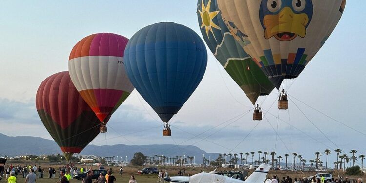 Cientos de cometas, globos aerostáticos y exhibiciones de aerovanes en el Festival del Viento 2025