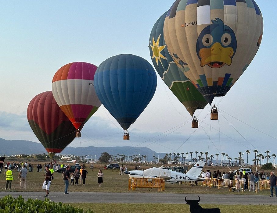 Cientos de cometas, globos aerostáticos y exhibiciones de aerovanes en el Festival del Viento 2025