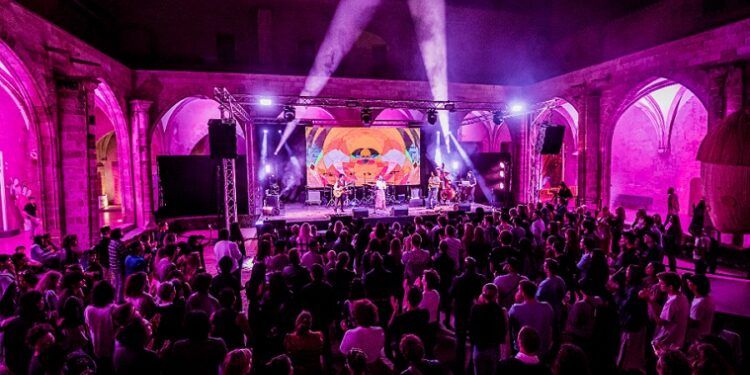 Evento gratuito este sábado en Valencia con talleres interactivos, concierto y discoteca silenciosa