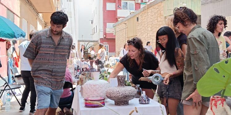 Vuelve a Valencia «Valvanera Reviscola», un mercado creativo con más de 40 colectivos y artistas