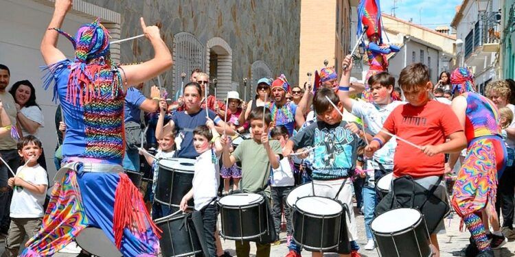 El festival de circo de calle Zorricos Fest vuelve a Alborache tras el éxito de la primera edición