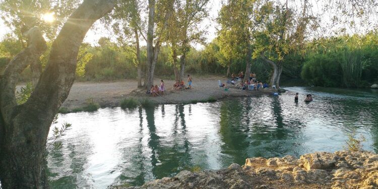 Desaconsejan bañarse en el río Turia esta Semana Santa y Pascua por los «efectos de la DANA»