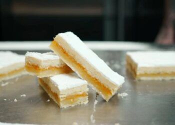 Así es el ‘Benaxeve’, el nuevo dulce de San Antonio de Benagéber con naranja, almendra y miel