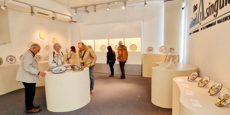Exposición gratuita en Valencia para descubrir una muestra única de platos cerámicos artesanales