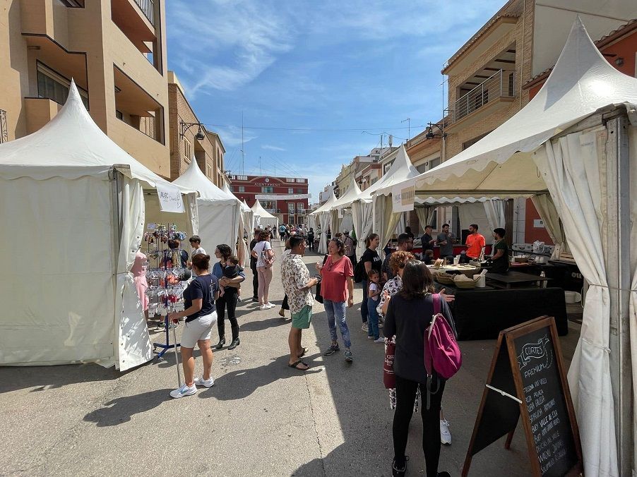 Los comercios de Rafelbunyol se echan a la calle por la cuarta edición de FirALEC