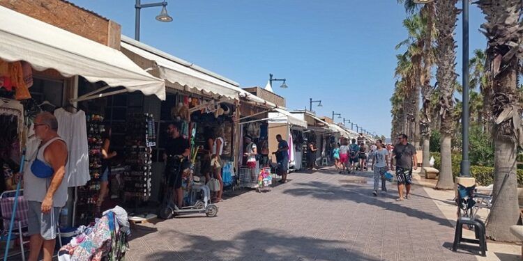 Nueva edición del mercado de verano de Valencia en el Paseo Marítimo del Cabanyal