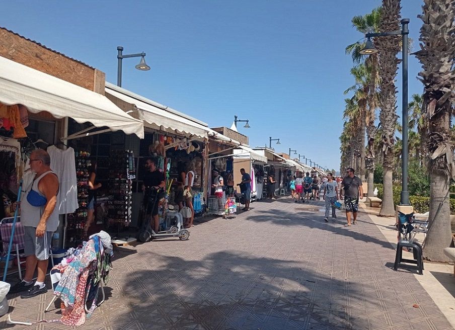 Nueva edición del mercado de verano de Valencia en el Paseo Marítimo del Cabanyal
