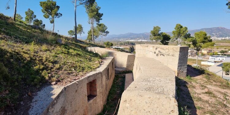 Descubre los refugios y trincheras de El Puig de Santa Maria, un patrimonio bélico digno de visita
