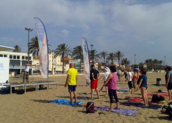 Regresan las actividades deportivas dirigidas y gratuitas a la playa de la Malvarrosa de Valencia