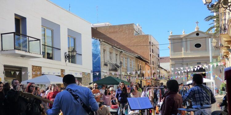 Vuelve Benimarket, el mercado popular de Benimaclet con artesanos y comercios autónomos