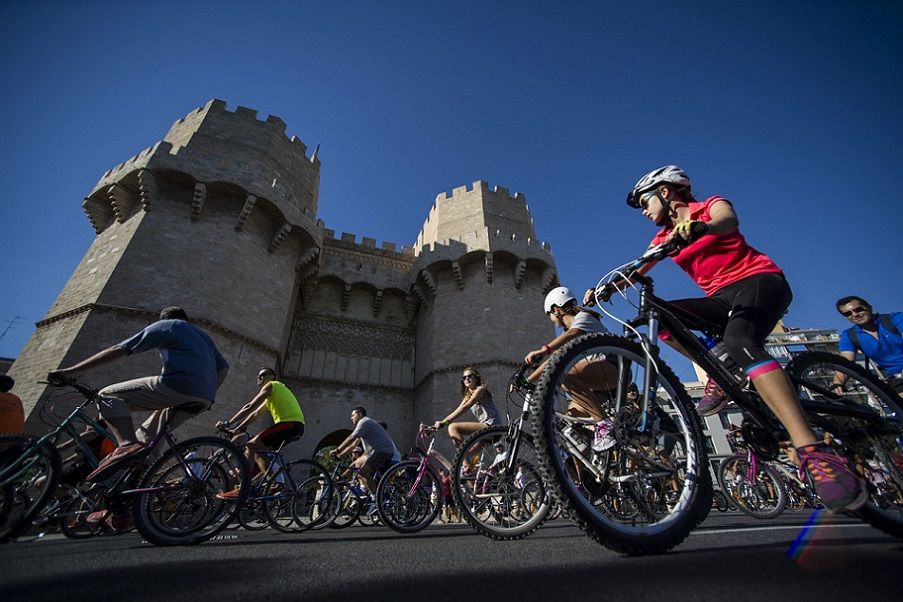 Valencia celebra el Día Mundial de la Bici con una gran fiesta familiar en los Jardines de Viveros