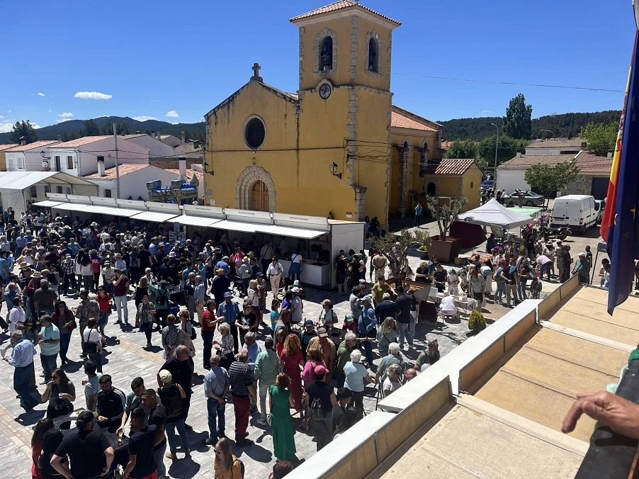 Benagéber acoge este sábado en su plaza una nueva edición de la Feria de los Pueblos Amigos