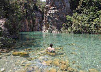Así es la única playa de interior de la provincia de Castellón con bandera azul, un paraíso termal