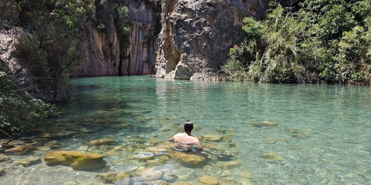 Así es la única playa de interior de la provincia de Castellón con bandera azul, un paraíso termal