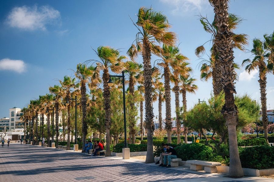 Valencia lanza una campaña de bonos comercio en la Malvarrosa para reactivar el barrio marítimo