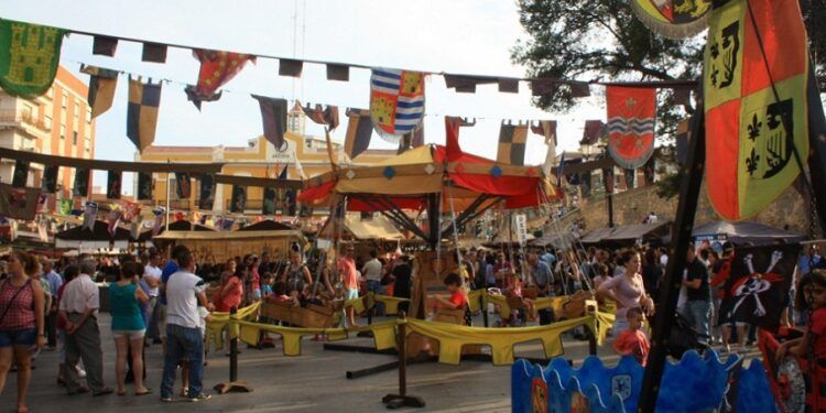 Vuelve el gran mercado medieval de Burjassot con decenas de actividades y actuaciones itinerantes