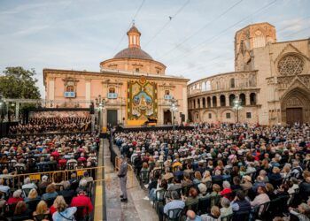 Gran concierto gratuito en la plaza de la Virgen de Valencia en honor a la patrona de la ciudad