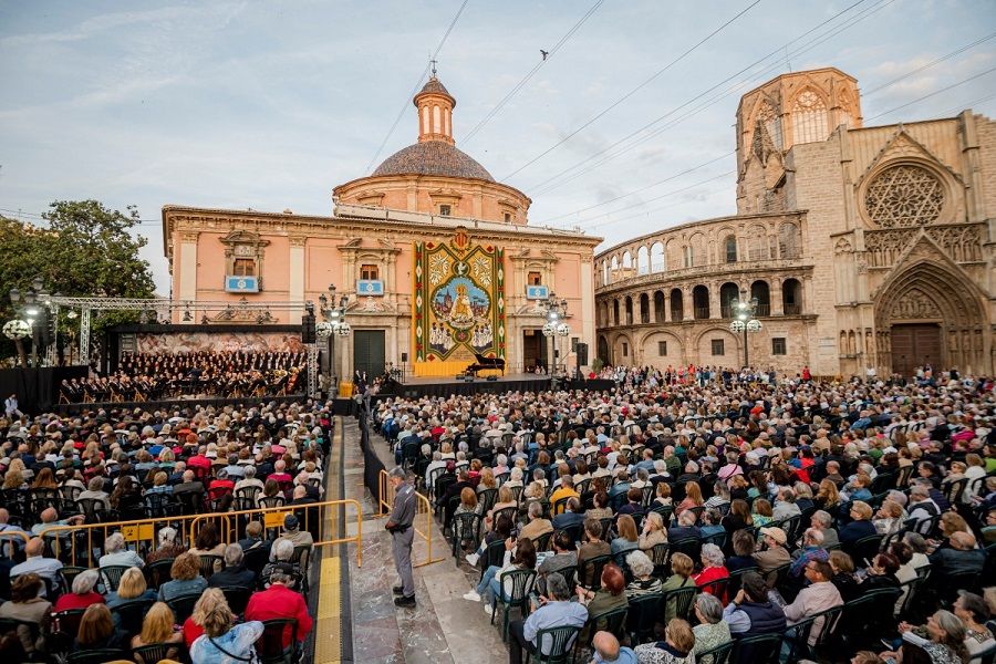 Gran concierto gratuito en la plaza de la Virgen de Valencia en honor a la patrona de la ciudad