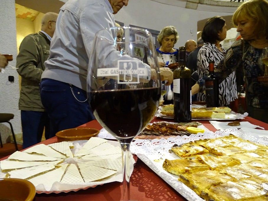 La Ruta del Tapeo de Utiel regresa con música en directo, túnel del vino y aperturas patrimoniales