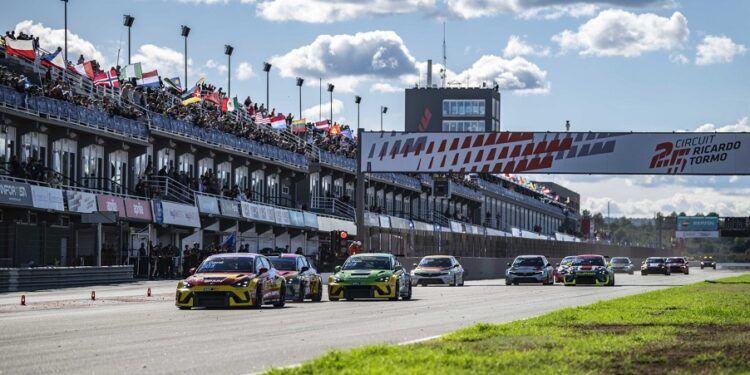 Cheste acoge la única cita en España del TCR World Tour, el mejor campeonato mundial de turismos