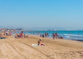 La Comunitat Valenciana lidera de nuevo en 2025 el número de playas con bandera azul en España