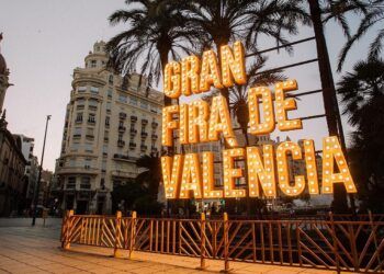 Más de 20 espectáculos gratuitos en los Jardines del Palau durante la Gran Fira de Valencia 2025