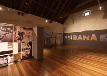 Una exposición gratuita en Valencia saca a la luz las fotografías rescatadas de la dana de octubre