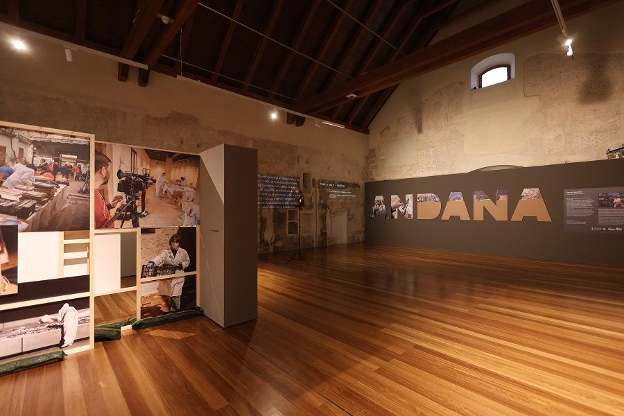 Una exposición gratuita en Valencia saca a la luz las fotografías rescatadas de la dana de octubre