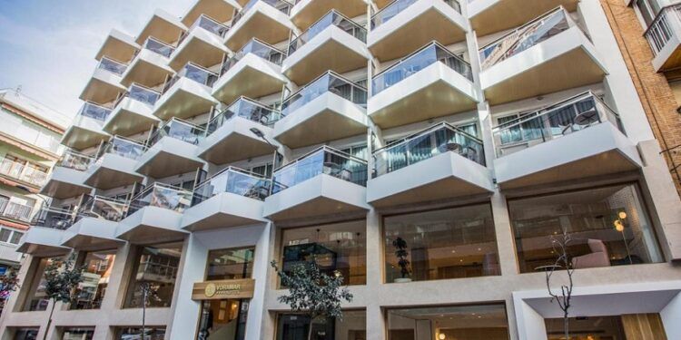 ¿Sabías que un hotel de Benidorm ha sido galardonado como Mejor Hotel de España en 2024?